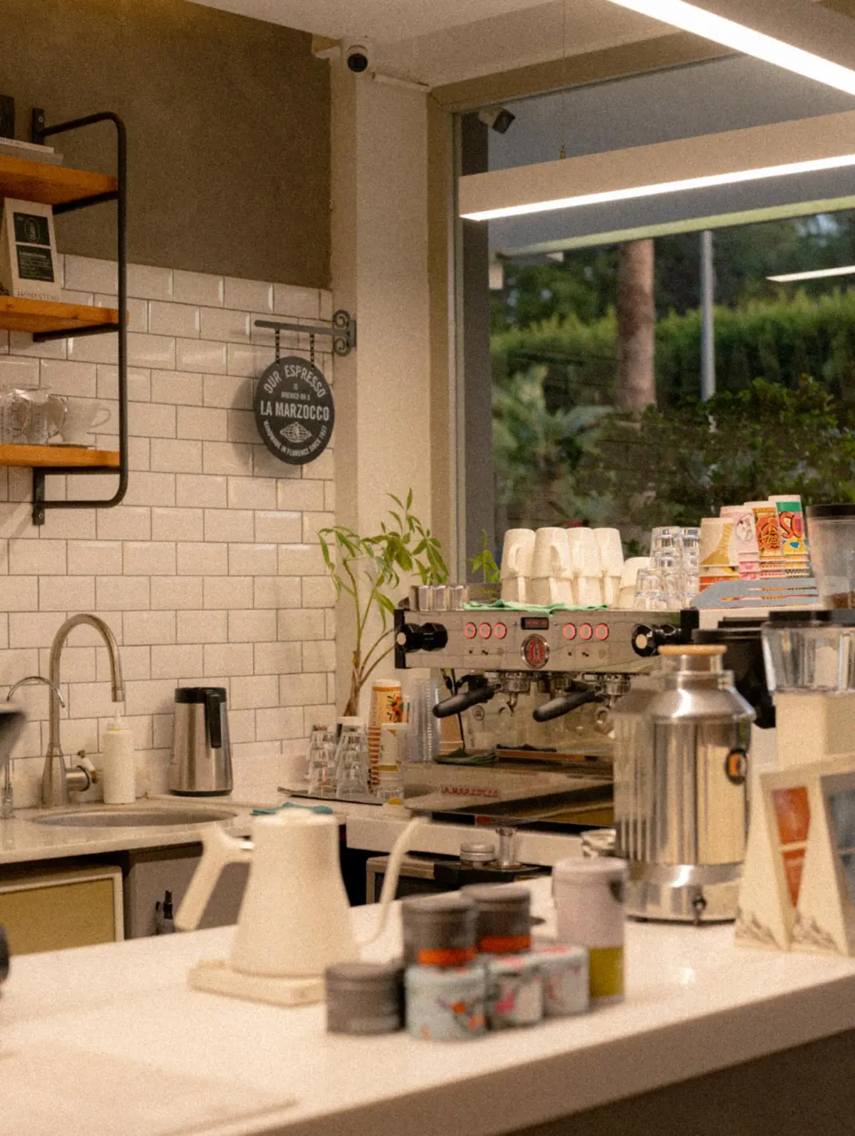 The Dose Coffee'nin barı